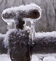 how to minimize risk of freezing pipe